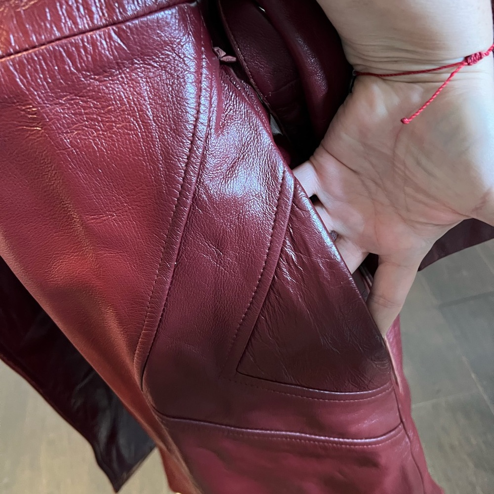 Vintage Golét 1970’s Red leather coat trimmed with a silver fox collar 8/10 Med - Picture 11 of 16